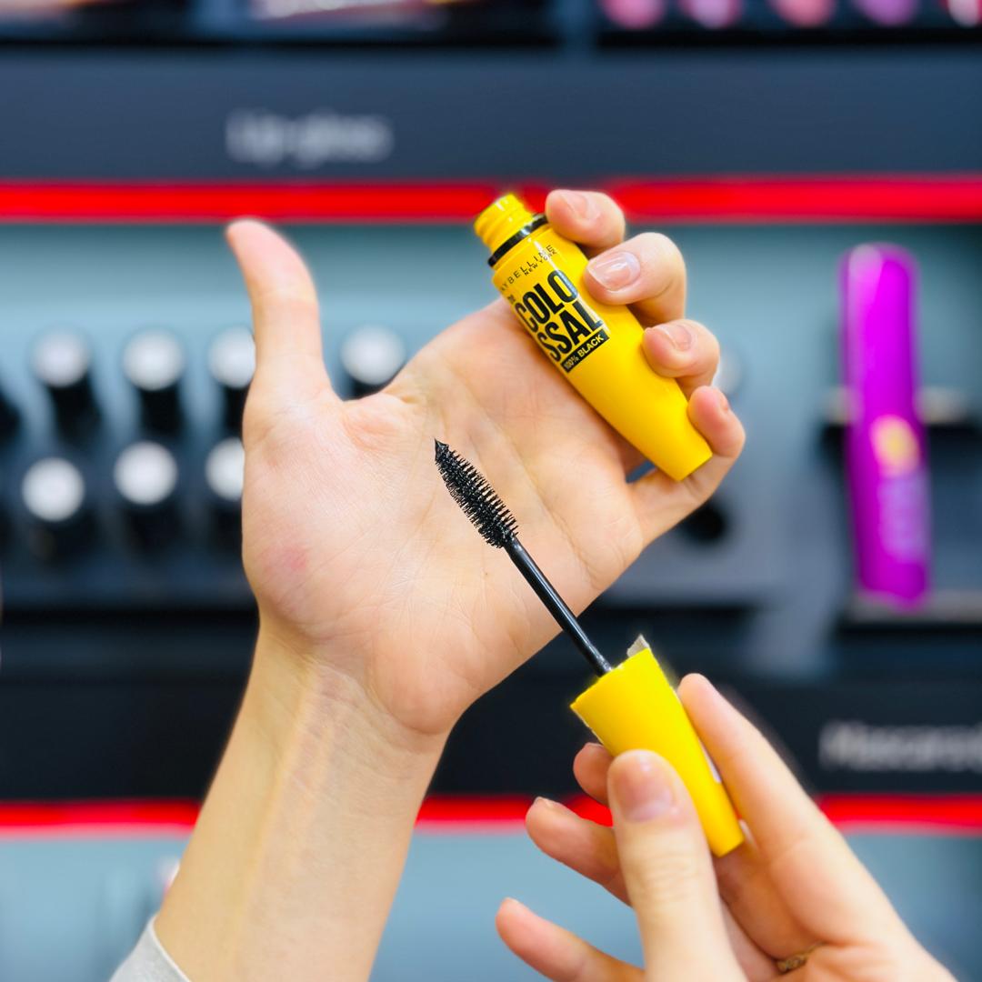 ریمل میبلین کولوسال مدل Extra Black – حجم‌دهنده حرفه‌ای با کلاژن